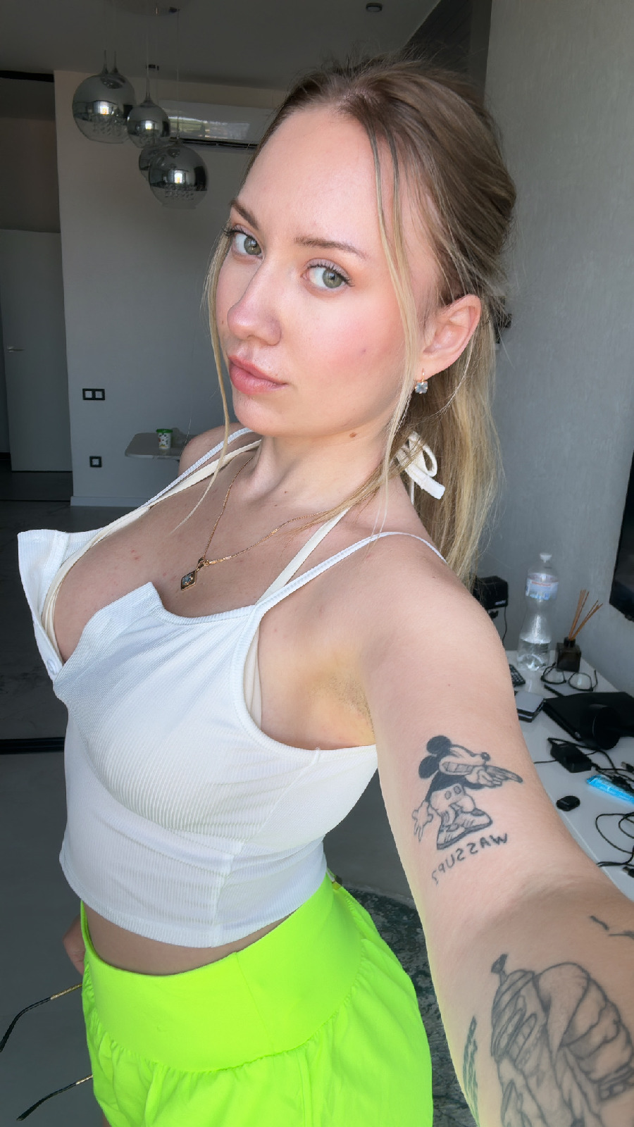 KateV in her underwear in Sonnam