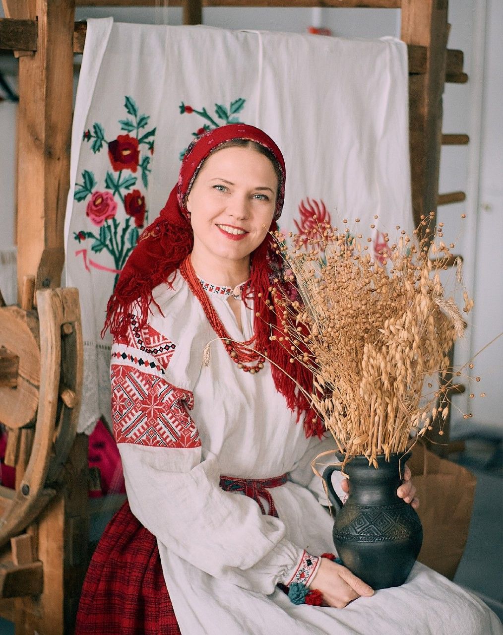 Women in Slavic costumes in Sonnam