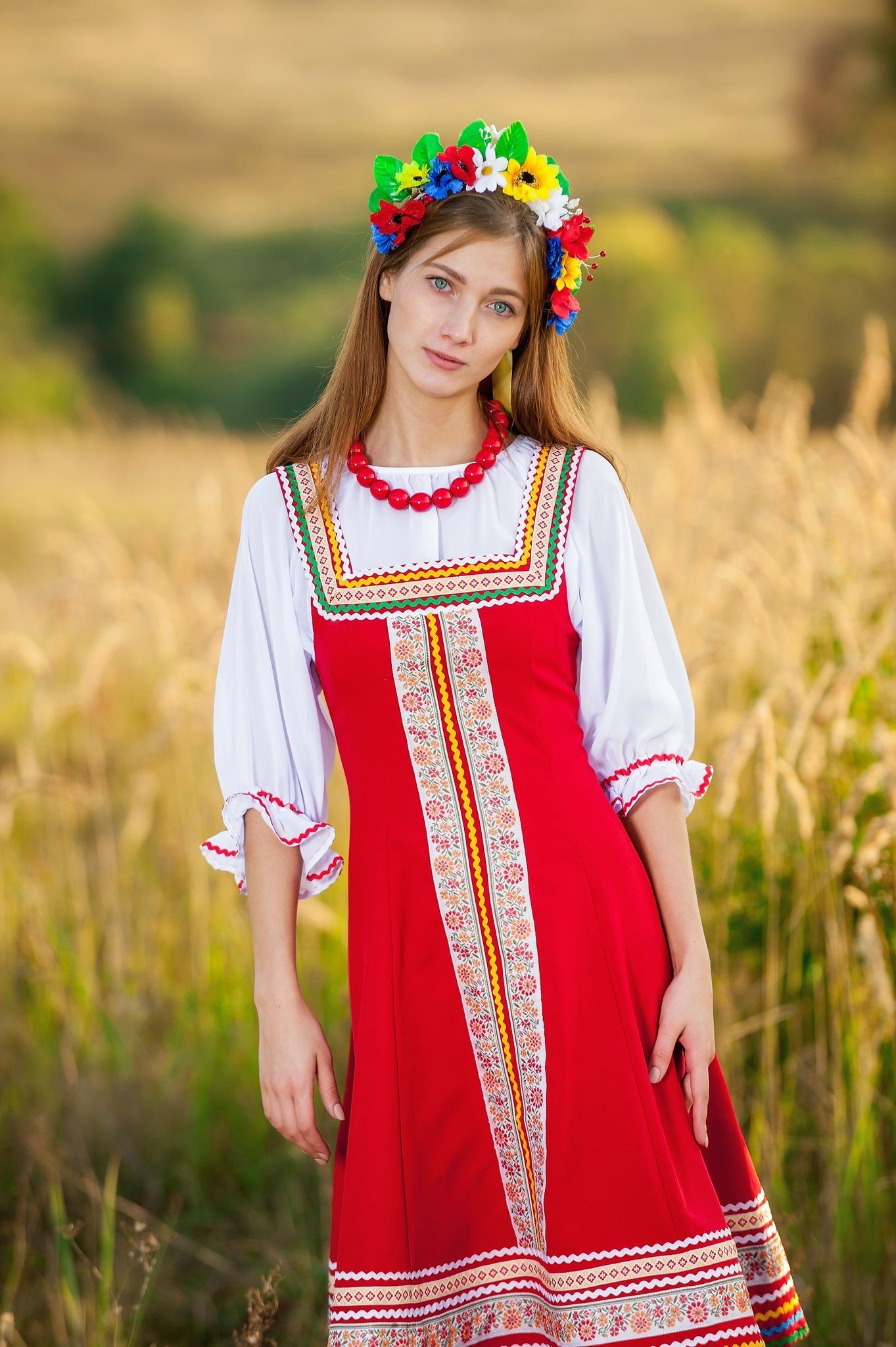 Women in Slavic costumes in Sonnam