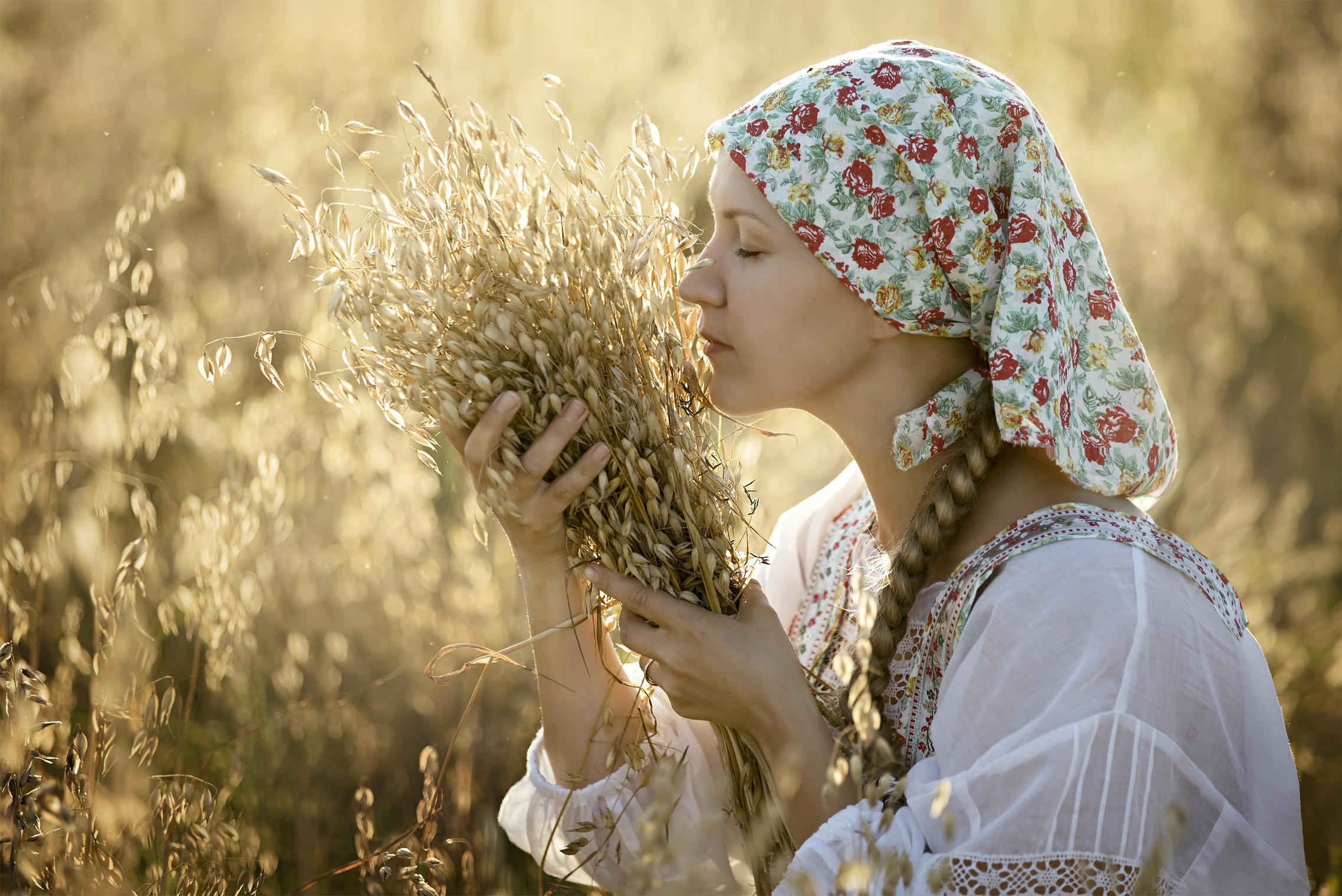 Photo Women in Slavic costumes in Sonnam