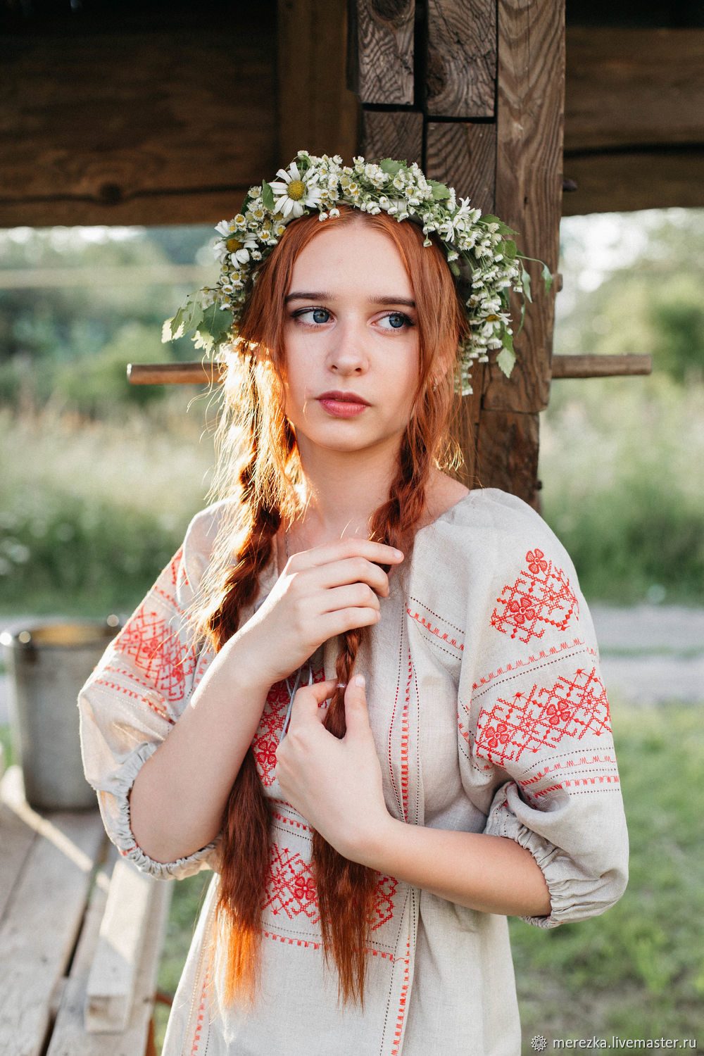 Girls in Slavic costumes in Sonnam