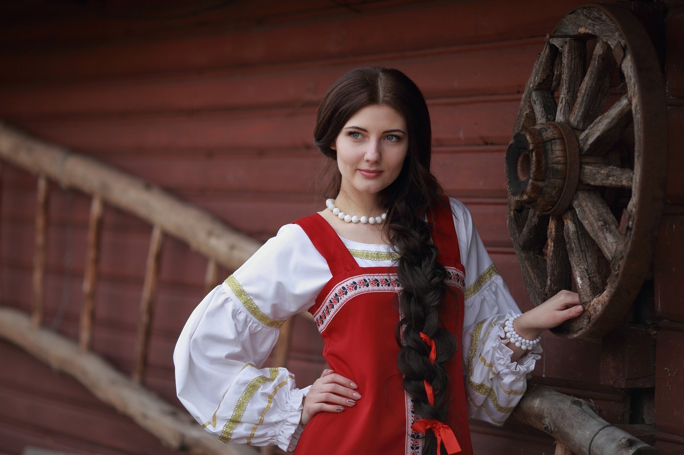 Girls in Slavic costumes in Sonnam