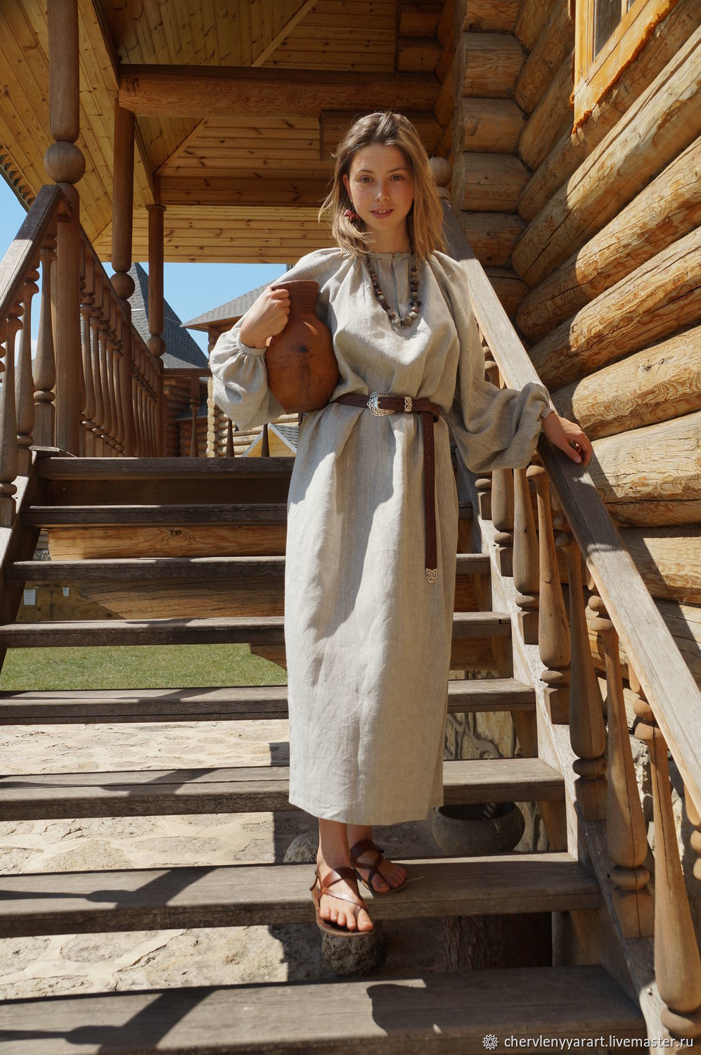 Girls in Slavic costumes in Sonnam