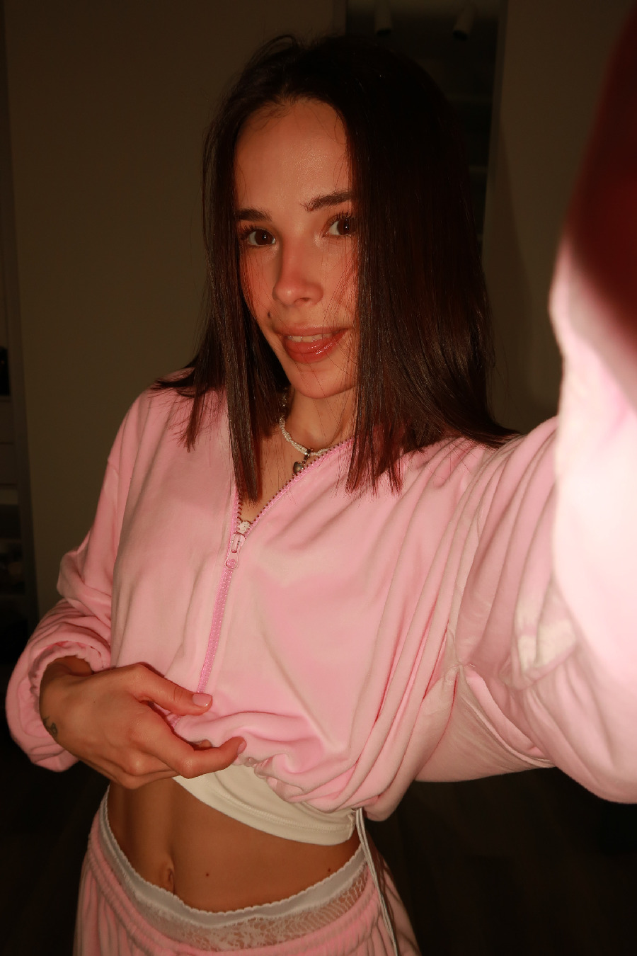 Tina brings the glow — live moments in Sonnam